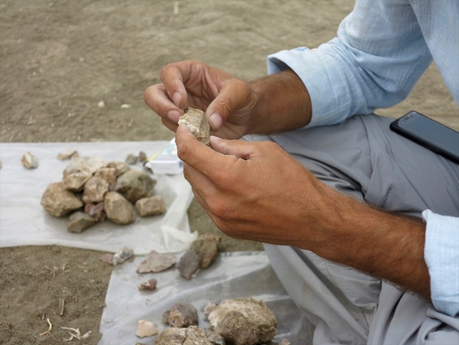 Manyas Gölü yakınlarında 300 bin yıllık olabileceği düşünülen bulgulara rastlandı